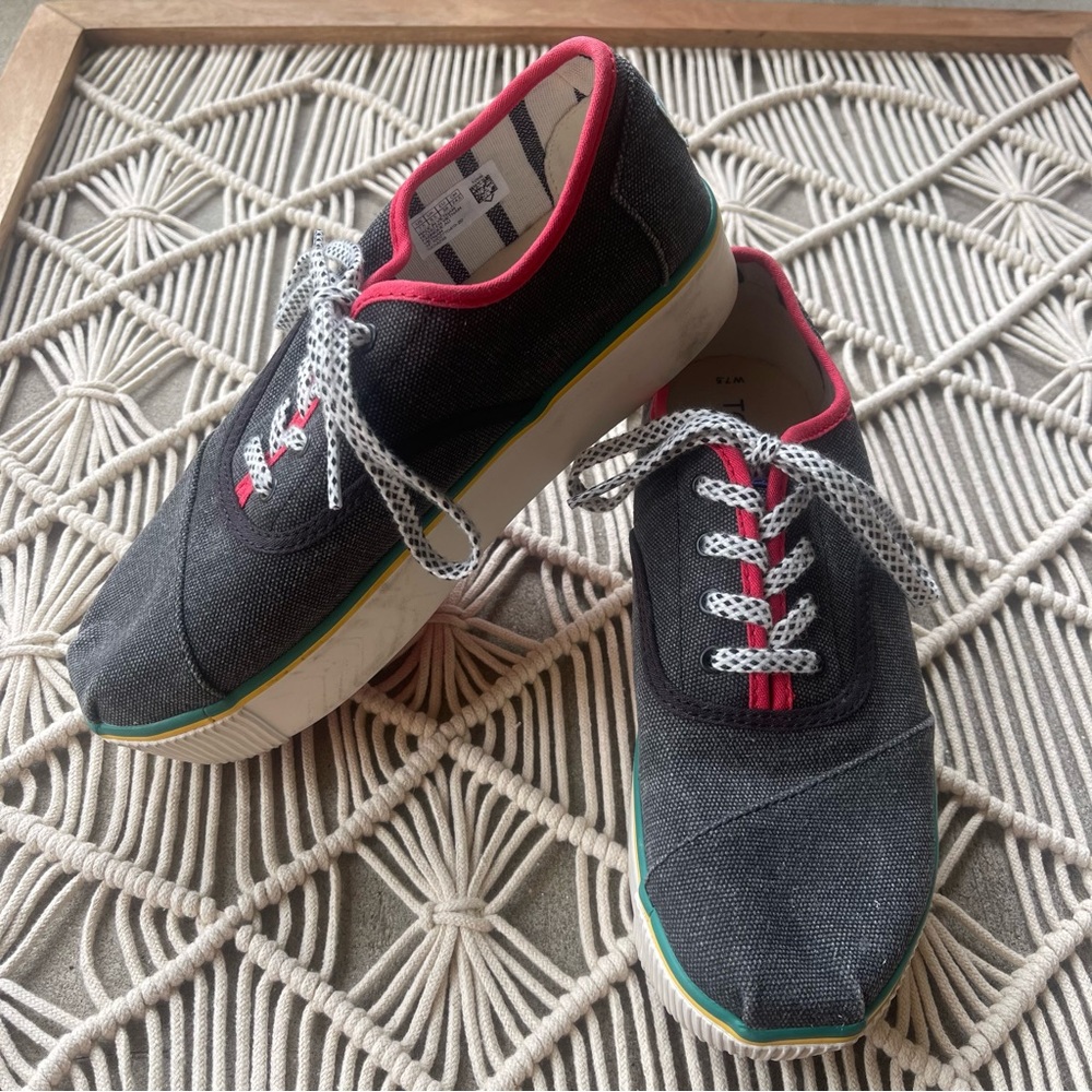 TOMS Cordones Boardwalk Washed Black Platform Shoes Women’s Size 7.5